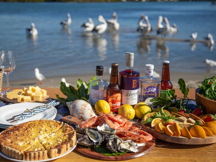 Tiket 6 Hour Tweed River Cruise To Husk Distillery Including Lunch