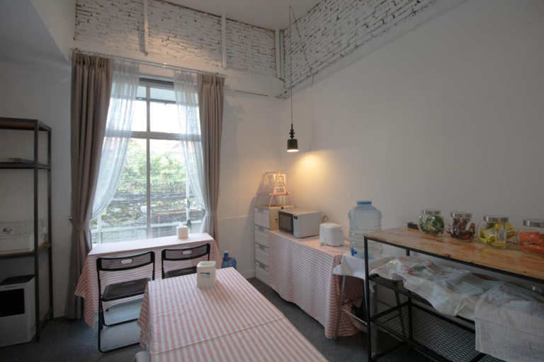 Oon Poshtel x Cafe