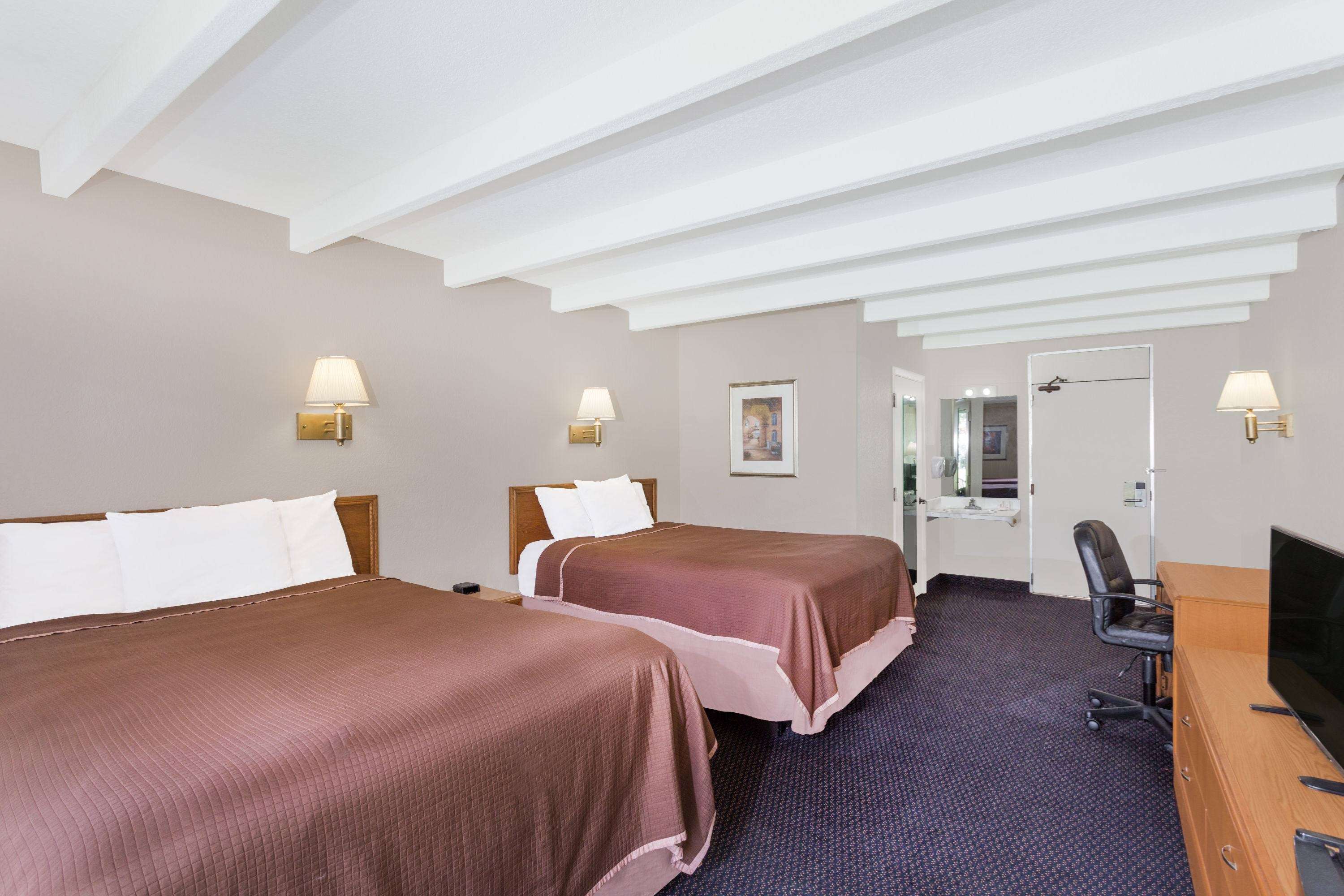 2 Queen Beds, Mobility Accessible Room
