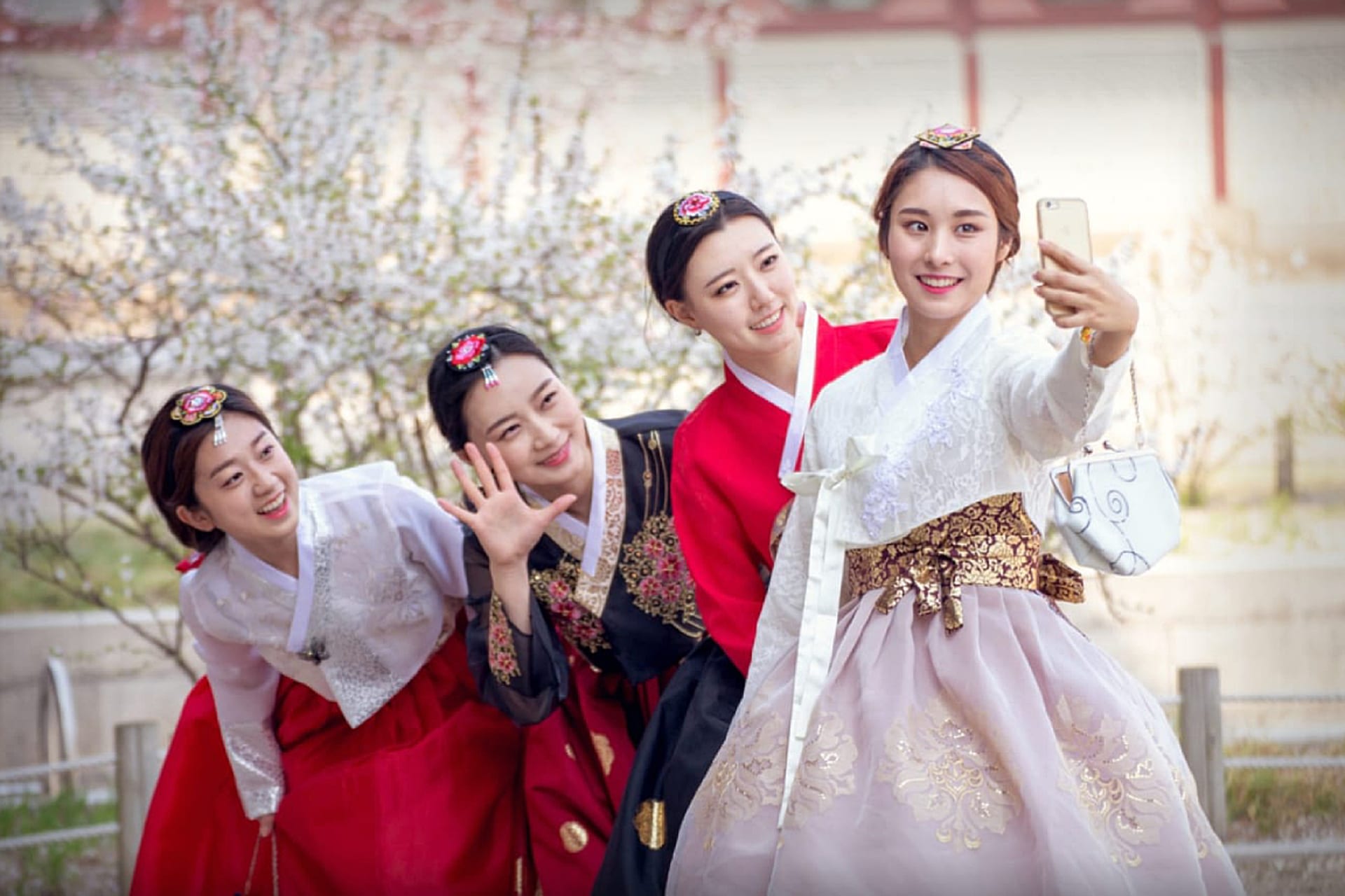 Hanbok Rental with Korean Hairstyling at Hanboknam Gyeongbokgung nOx2MCEF