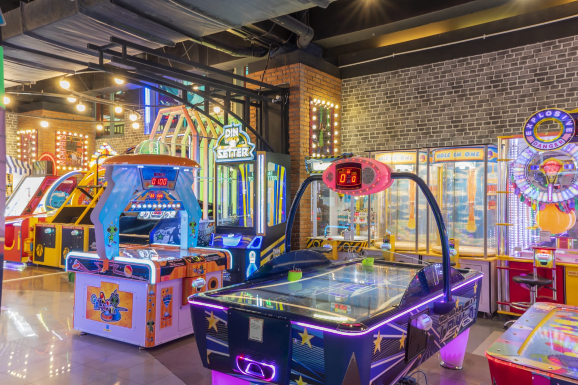 Funworld Pinisi Point Makassar RVBKfwnW