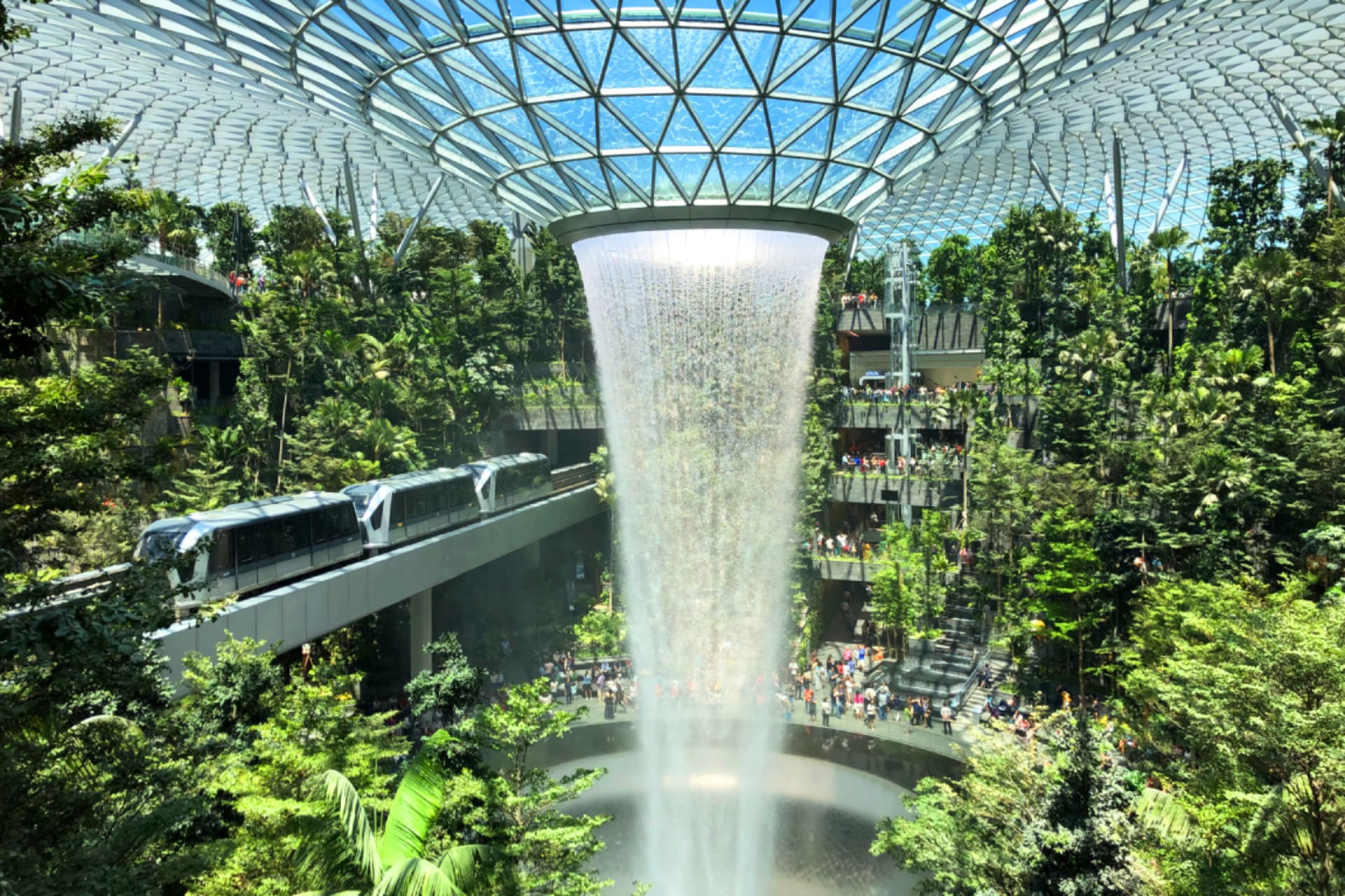 Atraksi Jewel Changi Airport Diskon 50% Harga Tiket Masuk