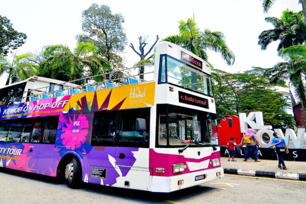 COMBO: KL Hop-on Hop-off Sightseeing Bus Tour + Aquaria KLCC