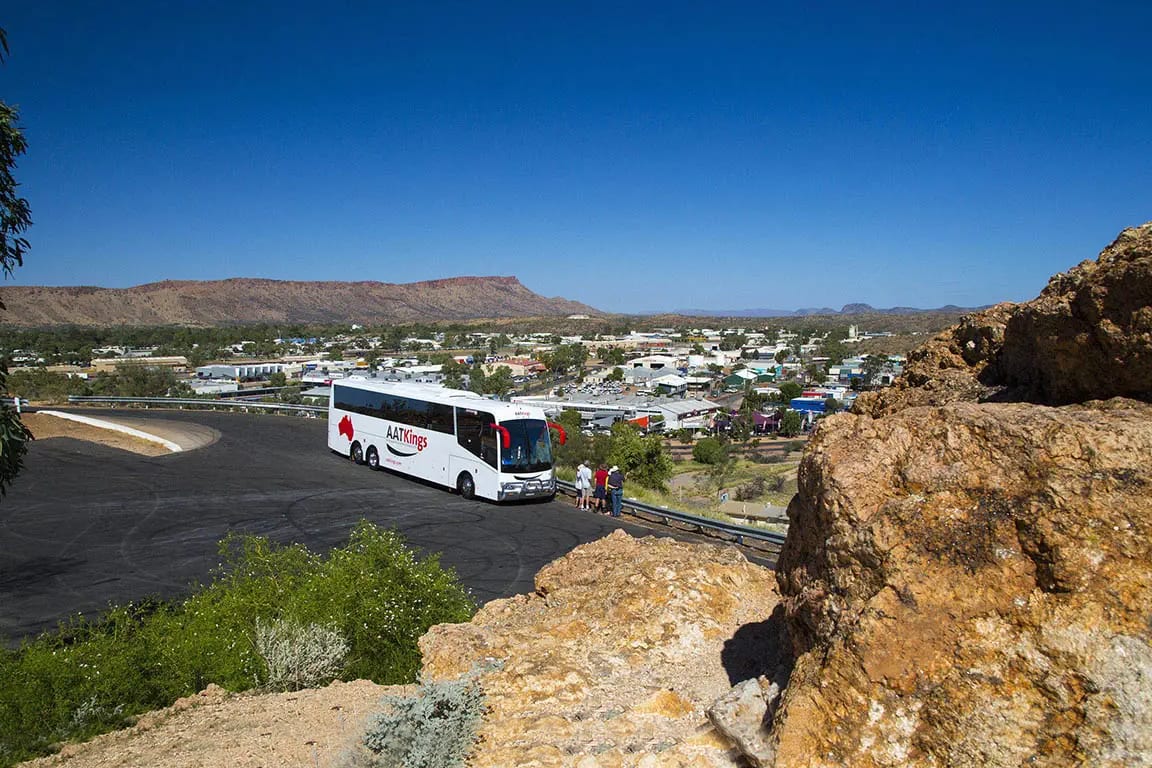 Shared Shuttle Bus Transfers between Ayers Rock and Kings Canyon E53UkKqK-backdrop