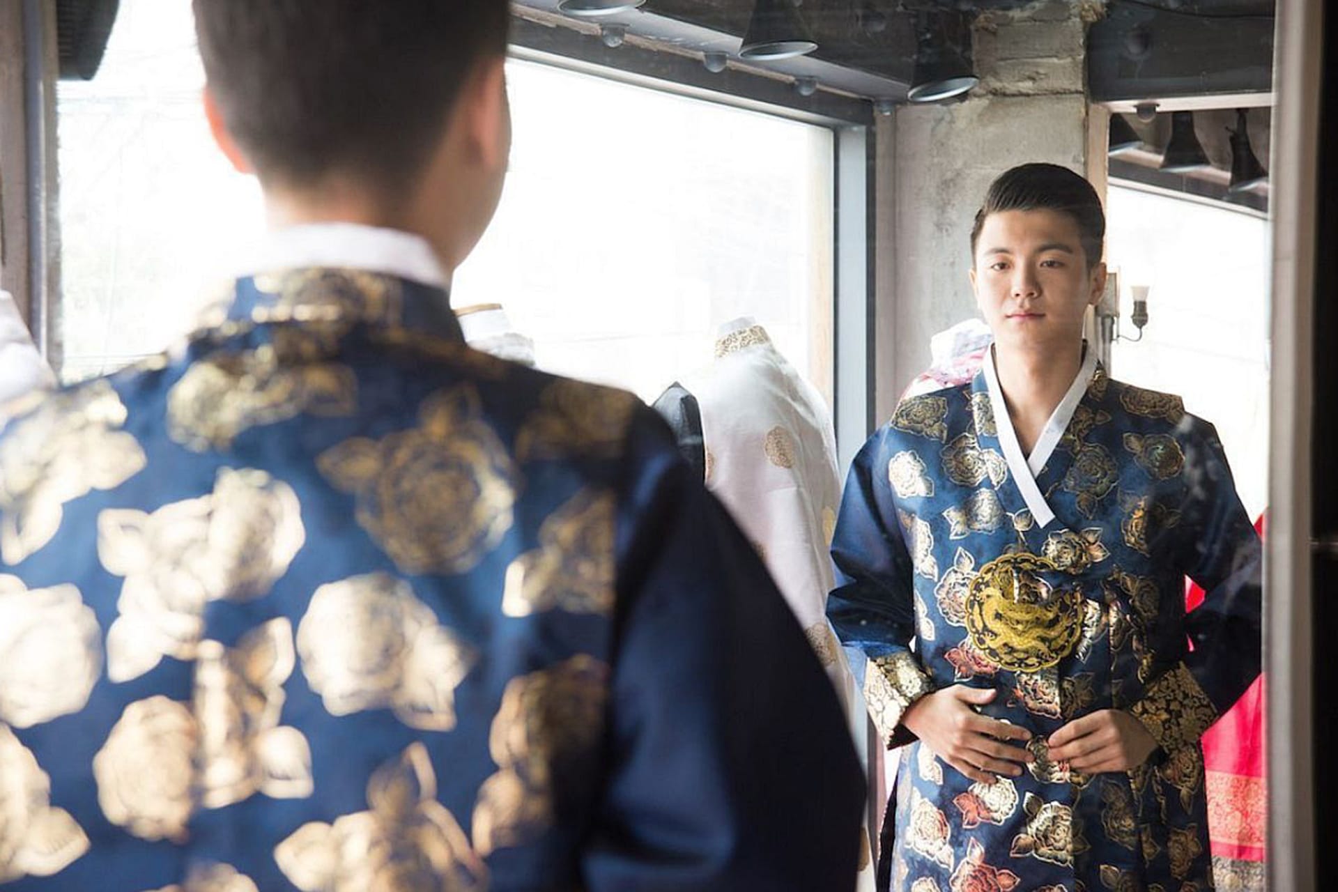 Hanbok Rental with Korean Hairstyling at Hanboknam Gyeongbokgung MeKfZo96