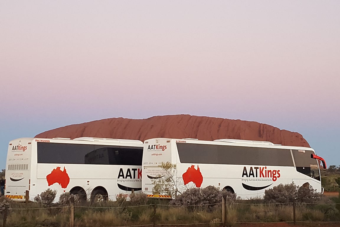 Shared Shuttle Bus Transfers between Ayers Rock and Kings Canyon eIM9AHIg
