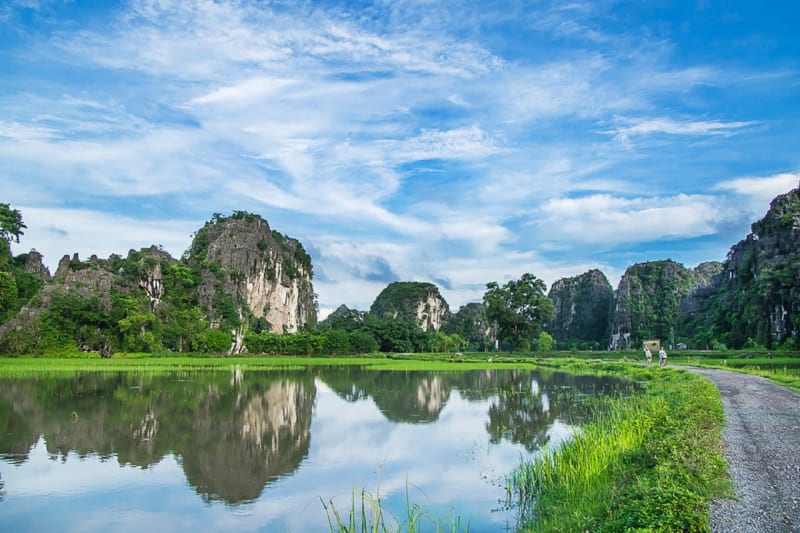 Tiket Hoa Lu and Tam Coc River Tour - Harga Promo tiket.com