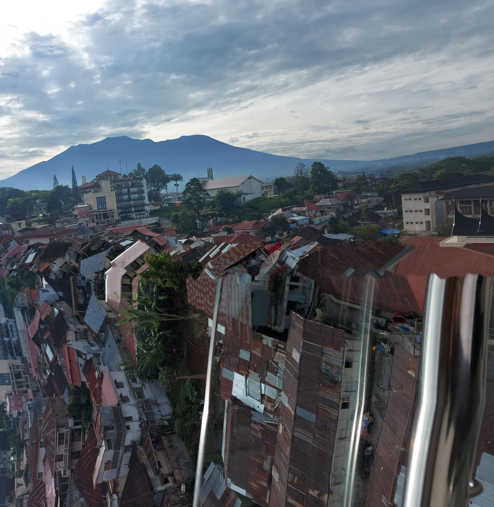 Hotel Santika Bukittinggi, Bukittinggi - Cheap Booking at ...