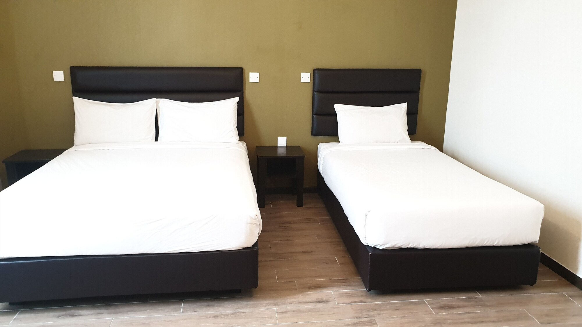 bedroom 26