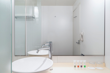 Bathroom 19