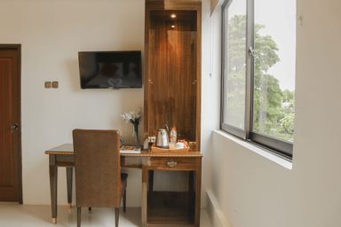 Dining Room 12