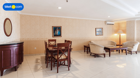 Dining Room 8