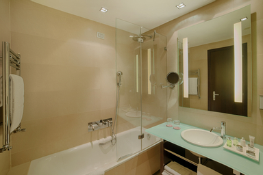Bathroom 9