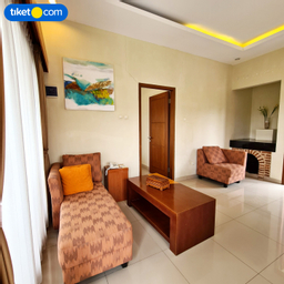 Living Area 8