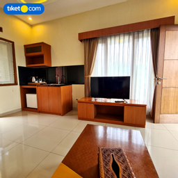 Living Area 3