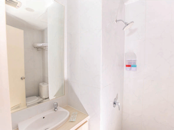 Bathroom 23