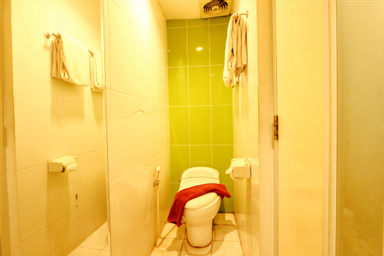 Bathroom 10