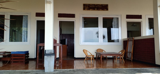 Living Area 2