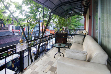 Exterior & Views 4