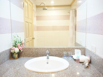 Bathroom 4