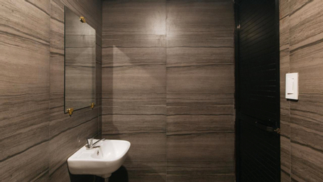 Bathroom 6
