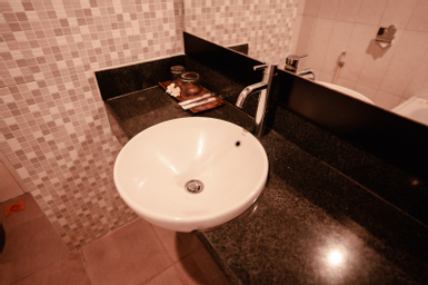 Bathroom 7