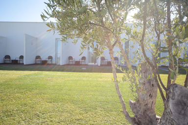 Exterior & Views 12