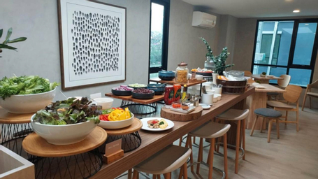 Food & Drinks