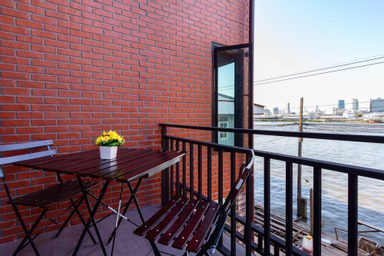 Exterior & Views 5
