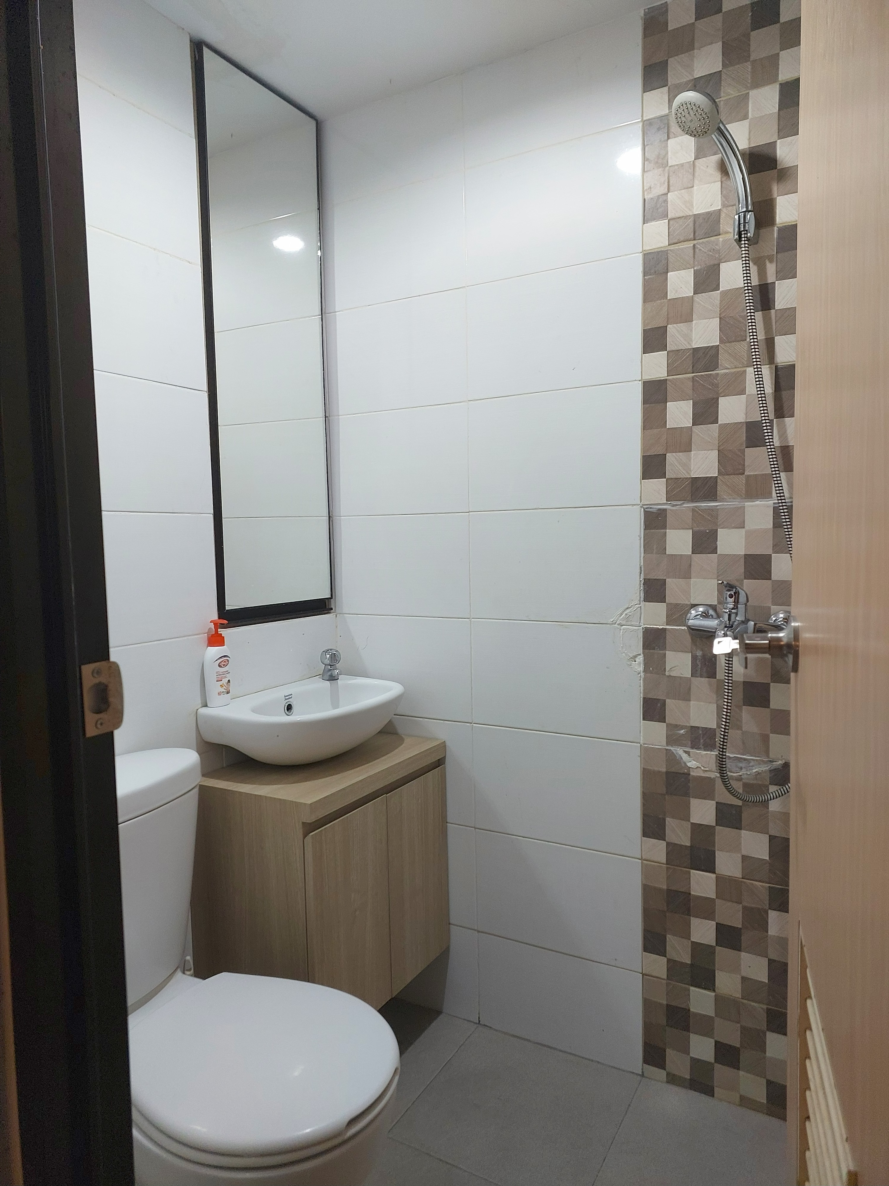 Bathroom, Unit Alton Tembalang Undip by SAJI Rooms, Semarang