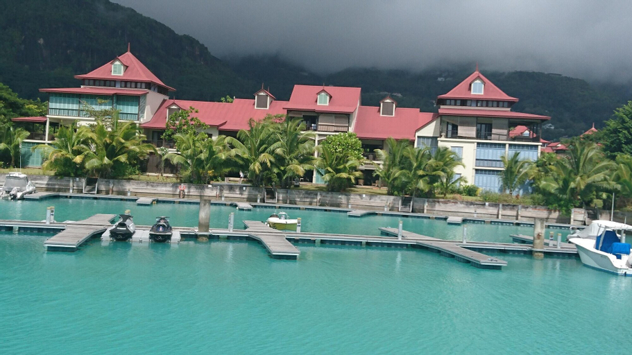 House With 3 Bedrooms in Mahé, With Wonderful sea View, Private Pool a,