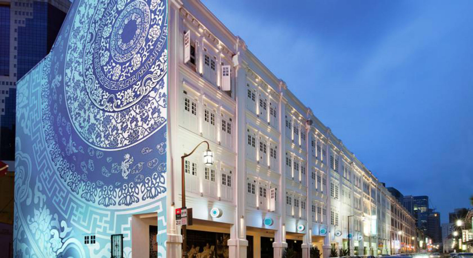 Porcelain Hotel, Outram