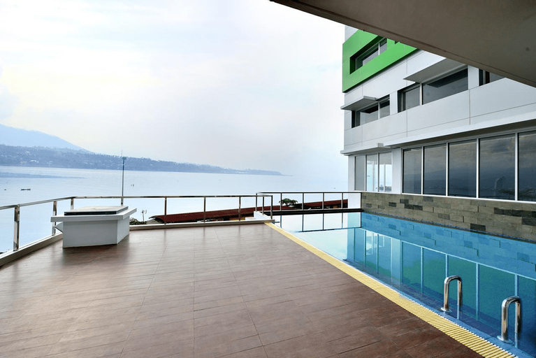 Grand Whiz Megamas Manado, Manado