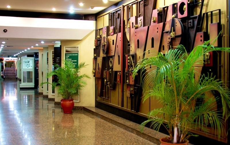 Lincoln Suites, Libertador