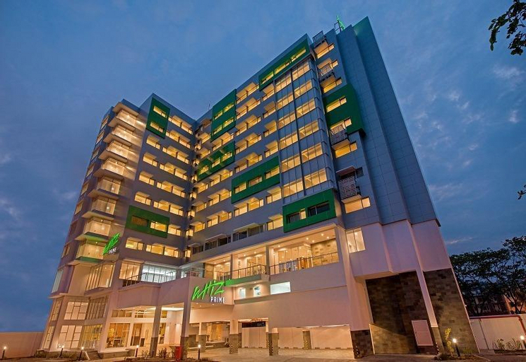 Grand Whiz Megamas Manado, Manado