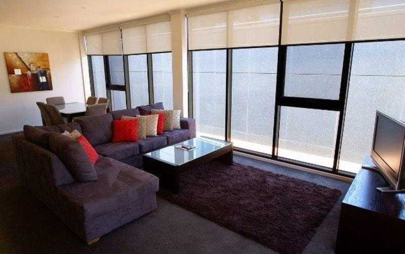 Riverside Apartments Melbourne, Melbourne