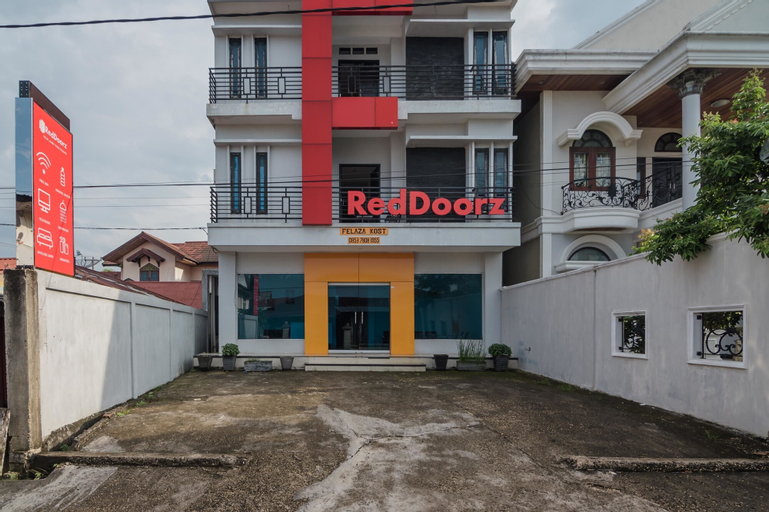RedDoorz Syariah near Jamtos Jambi, Jambi