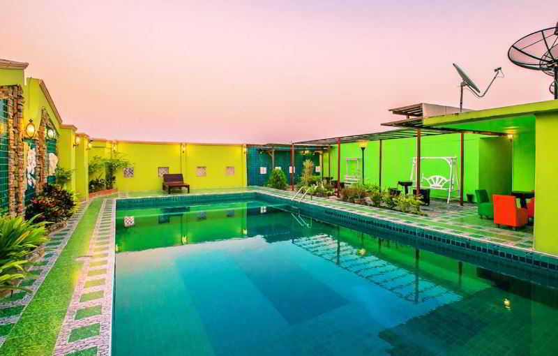 Paradise Sukhumvit, Wattana