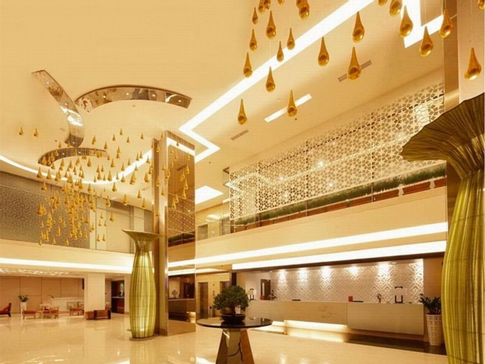 Mercure Padang, Padang