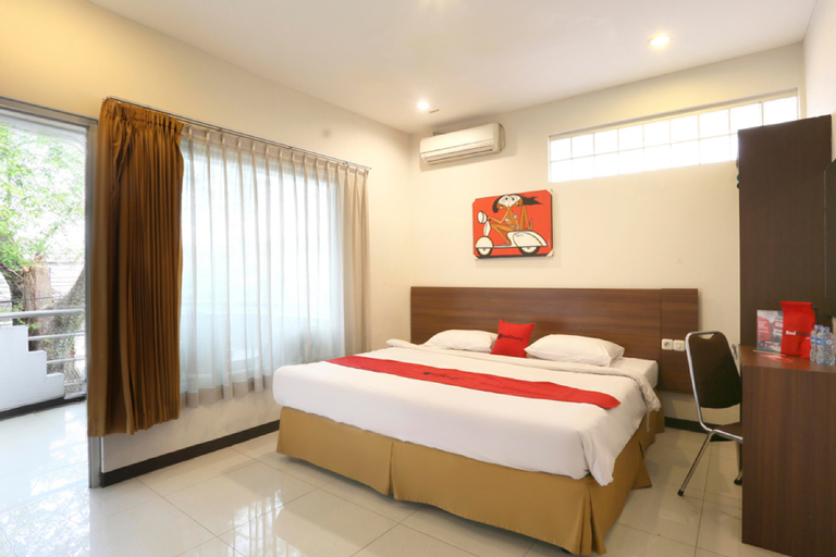 RedDoorz near Braga Street, Bandung