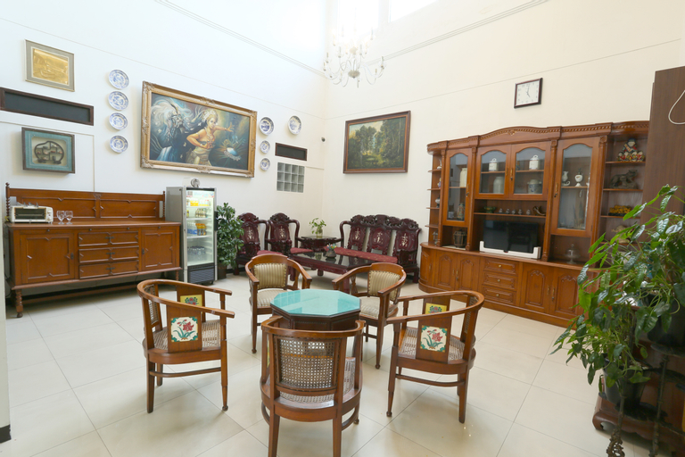 RedDoorz near Braga Street, Bandung