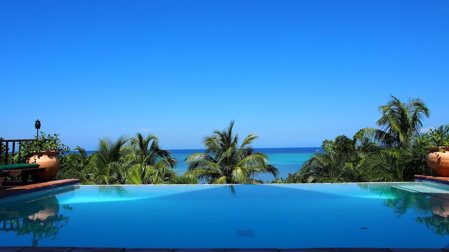 Mayoka Lodge, Roatán