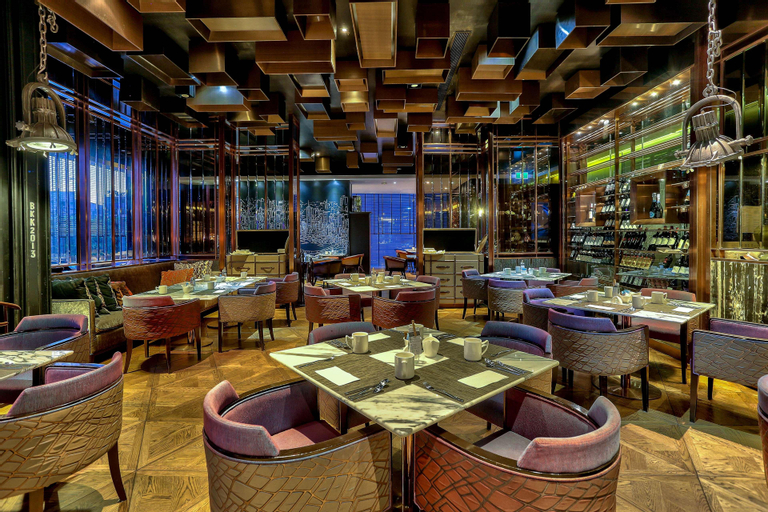 Hilton Sukhumvit Bangkok, Khlong Toey