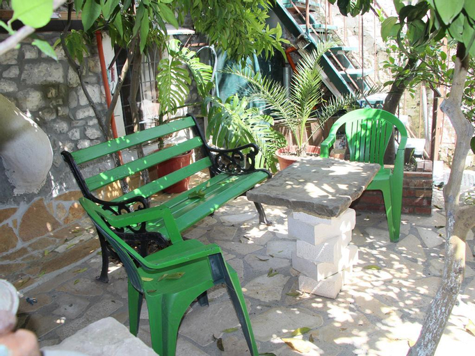 Nasho Vruho Hotel, Beratit