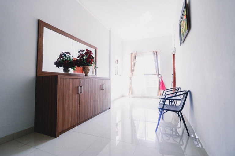 RedDoorz near Hermes Place Polonia Medan, Medan