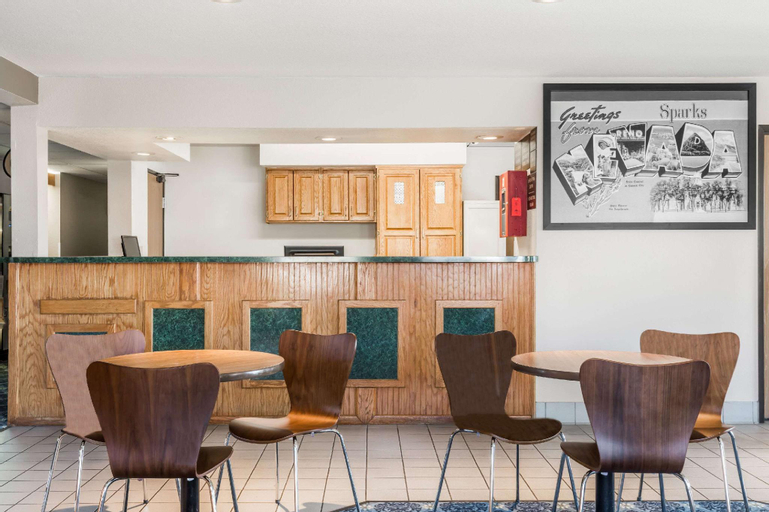 Super 8 by Wyndham Sparks/Reno Area, Washoe