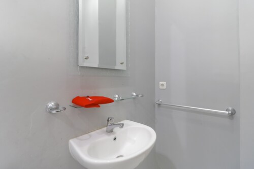 RedDoorz @ Kwitang, Jakarta Pusat