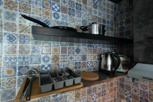 Cozy and Stylish Studio Apartment at Brooklyn Alam Sutera By Travelio, Tangerang Selatan