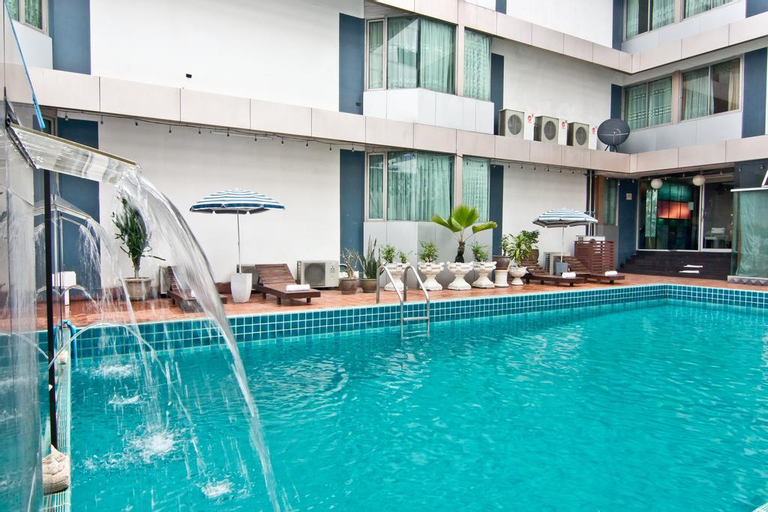 Fortuna Hotel, Khlong Toey