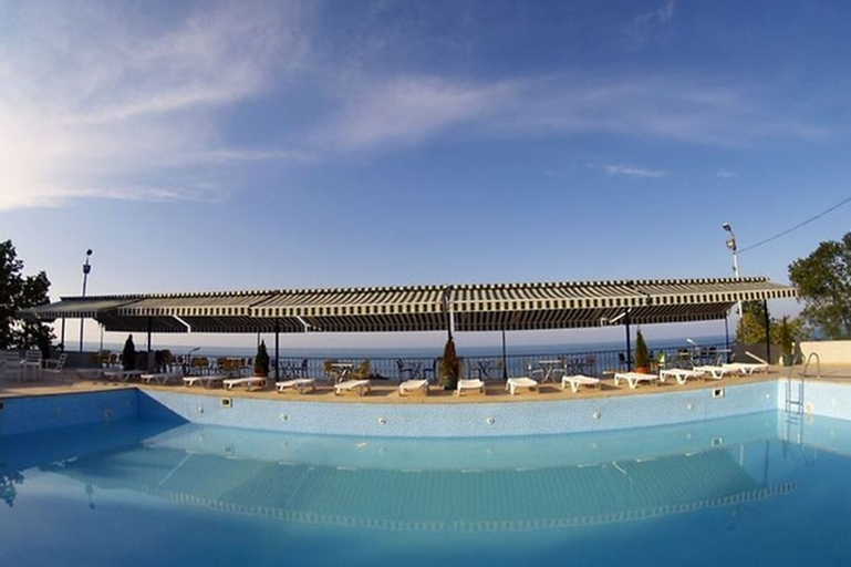Mora Hotel, Merkez